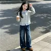 Diseño Nuevo Sentido de la Moda Otoño e Invierno Estilo Universitario para Chicas Falso Dos Piezas Solapa Top Casual Versátil Conjunto de Dos Piezas con Jeans