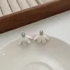 Nuevos Pendientes Estilo Chino de Pétalos Cepillados con Perlas Grises Genuinas y Agujas de Plata S925, Pendientes de Diseño Único para Mujer