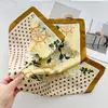 Lenço de Seda Doce Color Block de Bolinhas Japonês e Coreano Novo de Verão Pequeno Quadrado Decorativo Multifuncional Lenço de Pescoço Versátil para Mulheres