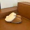 Botas de neve femininas Sangpo 2026, amarelo pintinho, pantufas quentes, novo estilo slip-on versátil, solado plano, bico redondo, pantufas de algodão para outono e inverno