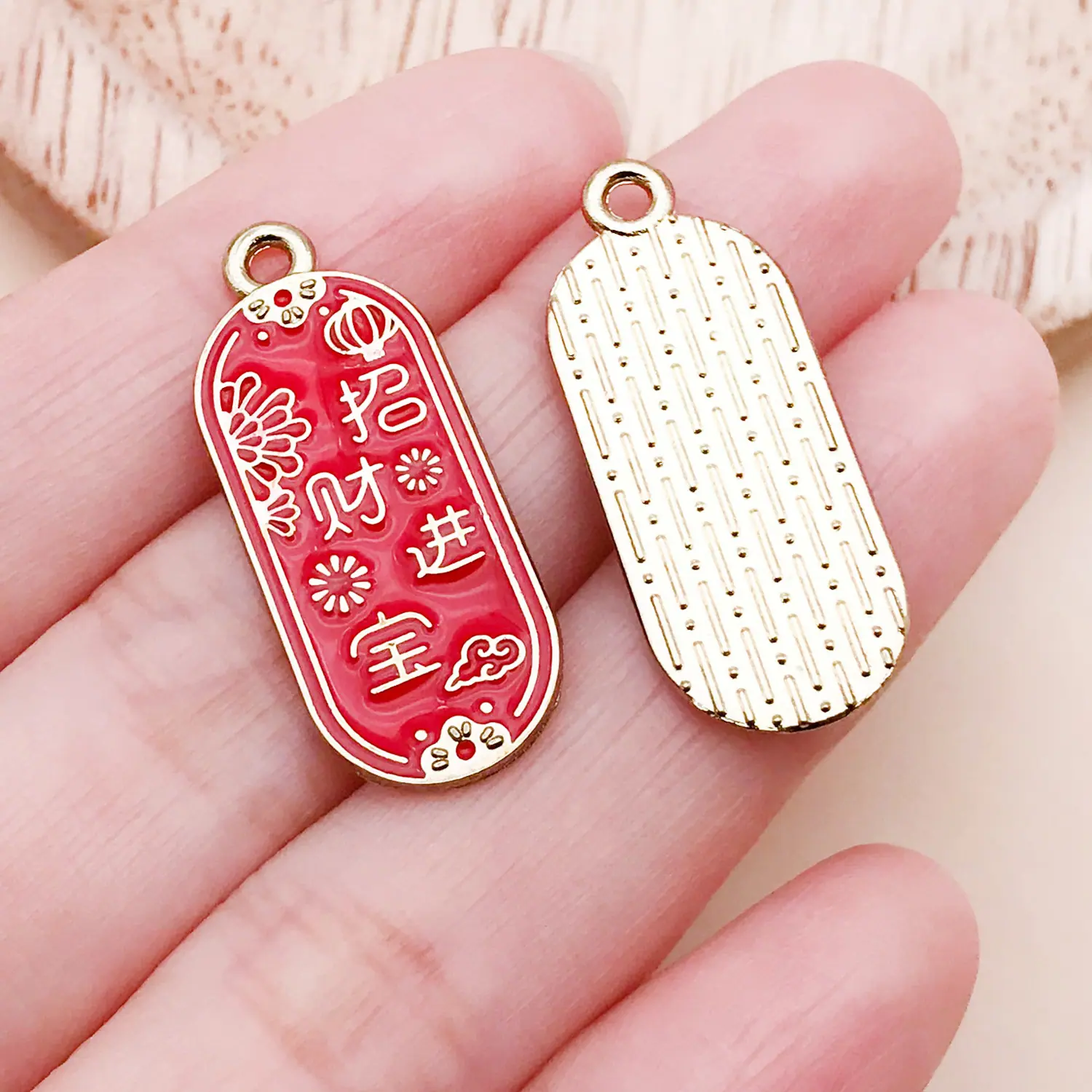 21494-DL-红色滴油锌合金新年招财进宝30x12mm-