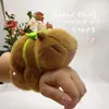 Juguete de Peluche Capibara Animal Juego de Lanzar Anillos con Tirador Trasero Tortuga Capibara Peluche que Abraza la Muñeca Rata de Agua Muñeca de Lanzar Anillos