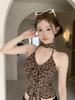Venta al por mayor transfronteriza de tops interiores ajustados sin espalda con cuello halter y estampado de leopardo sexy, tops tipo tank top pequeños, ropa de mujer sexy y moderna
