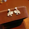 Pendientes de Plata Recubiertos de Oro Real de 18K con Aguja de Plata y Colgante de Caballo, Pendientes de Moda y Versátiles para el Año de Nacimiento, Exquisitos Accesorios para Orejas de Estilo Lujo Ligero