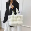 Bolsas Otoño e Invierno Bolsos de Felpa Moda Coreana de Moda Bolsos de Hombro Versátiles Bolsos de Felpa Lindos Fabricante Venta al por Mayor