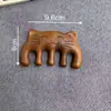 Pente de Sândalo Dourado Natural com 8 Dentes para Cabeça, Raspador Corporal Multifuncional, Escova para Terapia Capilar, Massagem de Meridianos, Pente para Cabelos Cacheados