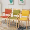 Muebles apropiados para la edad para apartamentos de personas mayores, incluyendo sillas con respaldo, instalaciones médicas y de enfermería, mesas y sillas de comedor de madera maciza para residencias de ancianos, y sillas de comedor