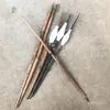 Objetos folclóricos tradicionais, teares vintage feitos à mão, roca antiga, ferramentas agrícolas, máquinas têxteis, colecionáveis, adereços de filme, itens decorativos