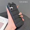 Transfórmate en un Estuche para Teléfono Gato con Orejas de Chaqueta Acolchada de 17 Segundos, Adecuado para Apple 17 Pro Max Cobertura Total 16 Estuche Protector Simple 12/11