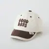 Gorra de Béisbol Acolchada con Diamantes para Otoño e Invierno para Niños y Niñas Combinación de Colores Letras Bordadas Gorra con Visera Resistente al Viento y Cálida Venta al por Mayor