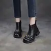 Botas femininas com fivela de couro genuíno, nova coleção outono/inverno 2026, botas Martin casuais de couro bovino de primeira camada, botas de motociclista retrô e estilosas