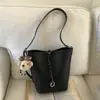 Bolso de Mujer de Nicho Estilo Coreano 2026 Nueva Moda de Invierno Bolso de Hombro Simple de Gama Alta Bolso Cruzado Versátil para el Trabajo