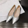 Nuevo modelo de punta fina estilo francés, tacones de aguja modernos, elegantes y versátiles, perfectos para ir al trabajo, zapatos planos sin cordones para mujer.