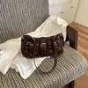 Bolso de hombro retro de alta gama para chica popular transfronterizo, bolso de hombro de moda estilo motociclista, bolso cruzado versátil para el día a día