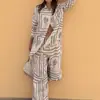 Otoño 2026 Nuevo Conjunto de Moda Transfronterizo Europeo y Americano para Mujer, Camisa Estampada Casual Estilo Resort y Pantalones