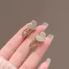 Grampo de Cabelo Coração com Strass e Pérolas Simples Fofo Versátil Menina Presilha Bico de Pato Grampo Lateral Acessório de Cabelo