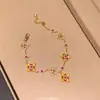 Retro estilo francés, completamente adornado con pedrería, pulsera llamativa, vintage, lujo ligero, exquisito, elegante, moderno, de nicho, joyería de alta gama para mujer