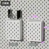 El tablero perforado de metal engrosado de IKEA se puede fijar magnéticamente a la pared, sirviendo como un estante de almacenamiento sin borde y se puede fijar magnéticamente