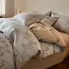 Estilo Outono e Inverno Conjunto de Roupa de Cama de Quatro Peças Espesso Escovado 100% Algodão Toque de Luxo Capa de Edredom Floral Pura de Algodão Lençol Conjunto de Três Peças para Dormitório Estudantil