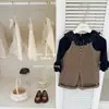 ¡Outfit de Blogger LeenbabyBlogger! Elegante y moderno conjunto de top térmico y peto de pana para otoño/invierno para niñas