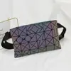 Bolsas para Mujer 2025 Nueva Moda Geométricas Acolchadas Bolso de Pecho para Hombres y Mujeres Luminoso Decoloración Portátil Bolso de Mano Bolso Sobre de Moda