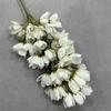 [Material de flor blanca] Arreglo floral de hortensia, rosa, flor de pasto escarchado con decoración de material de hoja de niebla de techo de pasto, flor de simulación para boda