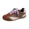 Zapatos casuales de cordones versátiles de suela plana estilo vintage para mujer, zapatillas de moda con patchwork de estampado de leopardo, zapatillas para correr estilo americano