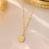 Collar de acero de titanio con flor grabada por ambos lados para mujer, cadena pequeña y exquisita para la clavícula tipo terrón de azúcar, joyería de acero de titanio