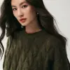 Suéter grueso de cachemira de peso pesado de 610 g para mujer, con un estilo retro y relajado, corte holgado, cuello redondo y un cálido diseño de trenzado tejido