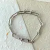 Pulseira de metal oco prateado com botão de estrela e diamante liso, pulseira Kelly de alta qualidade, da moda, para todas as ocasiões