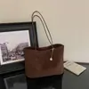 Bolsa de camurça para mulheres, nova coleção de outono 2026, estilo retrô, adequada para o dia a dia, grande capacidade, bolsa de ombro, bolsa saco