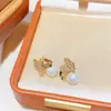 Pendientes de Mariposa de Perla y Circonita Personalizados de Nuevo Estilo 2026, Pequeños y Delicados, Diseño Versátil, Pendientes de Alta Gama