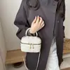 Bolsa de ombro de nicho com padrão de diamante, nova coleção de outono 2026, pequena bolsa de mão estilo Chanel, perfeita para o trabalho e para o deslocamento, mini bolsa