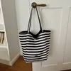 Bolsa tote listrada para mulheres, versão coreana, estilo ins, casual e versátil, dupla face, grande capacidade, adequada para estudantes, trabalho e lazer, bolsa de ombro
