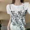 Estilo dulce nuevo estilo sentido de diseño francés nicho falso dos piezas teñido anudado manga corta tejido irregular dulce y picante top mujeres