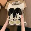 Tênis de Plataforma Lace-Up Estilo Coreano Estrela de Cinco Pontas Feminino Outono Novo Aumentador de Altura Interno Sola Grossa Tênis de Treinamento Alemão 2026 Tênis Forrest Gump