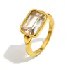 Anillo de Moda Simple de Venta Caliente Transfronterizo Europeo y Americano Joyería de Acero Inoxidable Chapado en Oro de 18K Anillo Rectangular con Zirconia Cortada en Esquina
