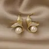Design Novo Primavera e Verão Micro-Incustado Zircônia Cauda de Peixe Clipe para Osso da Orelha Perfurado Feminino Leve Luxo Versátil Brincos Atacado
