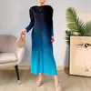 Vestido Plissado de Manga Longa Acessível no Mesmo Estilo da Loja de Roupas Femininas de Luxo Issey Miyake, Novo Design para Mulheres na Primavera e Outono