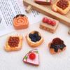 Pastel de simulación de comida y juego de dibujos animados, crema de pegamento, accesorios creativos, hebilla de zapato, material de resina, accesorios de bricolaje, joyería, horquilla