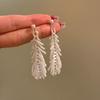 [Pluma Inteligente] Ganchos para Orejas de Pluma de Cisne Hechos a Mano con Cuentas, Pendientes Brillantes, Pendientes de Borla Geniales para Mujeres