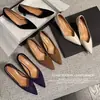 Zapatos de vestir de cuero genuino de boca poco profunda con punta para mujer, color blanco roto, estilo Primavera/Otoño 2026, color albaricoque, tacón medio, tacón fino, tacón de gatito, tacones altos