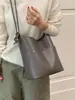 Bolsa de mão da moda deste ano para mulheres, grande capacidade, nova bolsa de ombro cruzada tipo balde retrô outono e inverno 2026
