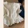 Blusa de mujer con cuello de encaje hueco estilo francés, nuevo modelo primavera 2026, camisa de gasa que ajusta la cintura y disimula el abdomen para mujer