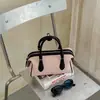 2026 Otoño Nuevo Estilo Coreano Retro Bolso de Hombro de Moda Más Vendido Color Sólido para Viajes Diarios Bolso Cruzado Tipo Cubo