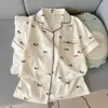 Venta al por mayor Verano Nuevo Cardigan de Algodón Nube Solapa Chica Dulce Pijama Manga Corta Pantalones Cortos Conjunto de Ropa para el Hogar para Mujer