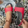 Sandalias Casuales Simples Transfronterizas para Mujer 2026 Verano Nueva Moda Versátiles Cómodas Sandalias de Playa para Mujer Directo del Fabricante