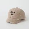 Chapéus Infantis Outono e Inverno Bonés de Baseball de Lã de Cordeiro para Meninos Chapéus de Baseball Quentes Bordados Personalizados com Letras para Viagem Meninas Tendência