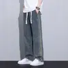 Calça Jeans Masculina Wide Leg Nova Tendência Primavera e Outono 2026, Casual Versátil para Jovens, Corte Reto Solto, Atacado