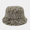 Chapéu Feminino Tendência Street Style, Moda Celebridade da Internet, Chapéu Bucket de Pelúcia com Estampa de Leopardo Fresca e Delicada para Uso Externo no Outono e Inverno